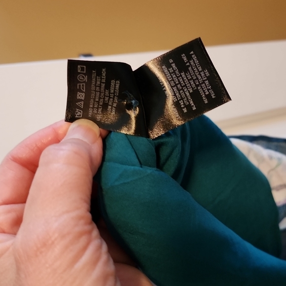 Gorgeous Maeve Cold Shoulder Dress - Picture 9 of 11